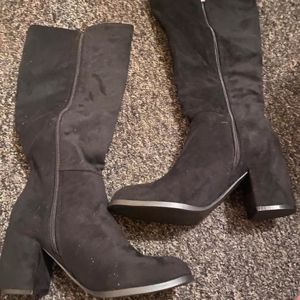 Sophisticated Black Heeled Boots for Women